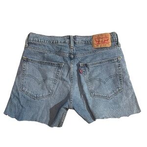 women's Levi 502 jean shorts size W31